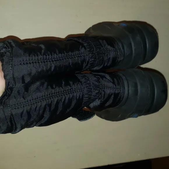 Sorel Kids Flurry Black blue Waterproof Winter boots size 5 6.5