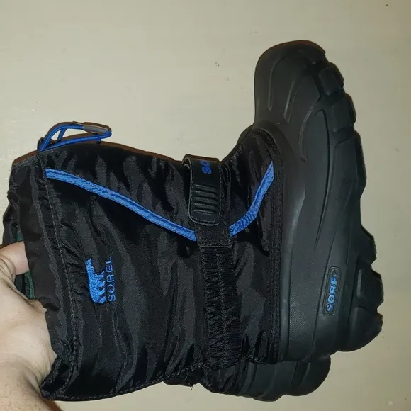 Sorel Kids Flurry Black blue Waterproof Winter boots size 5 6.5