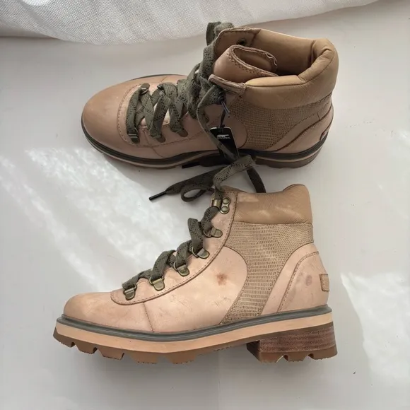 Sorel Lennox Hiker lace up boots in camel Sz 7