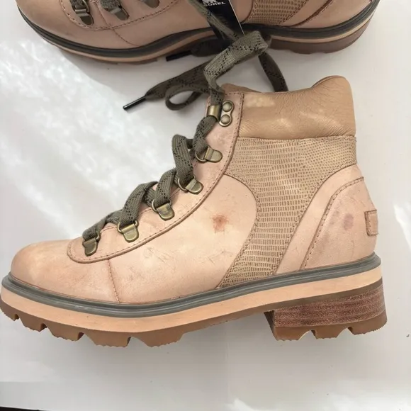 Sorel Lennox Hiker lace up boots in camel Sz 7