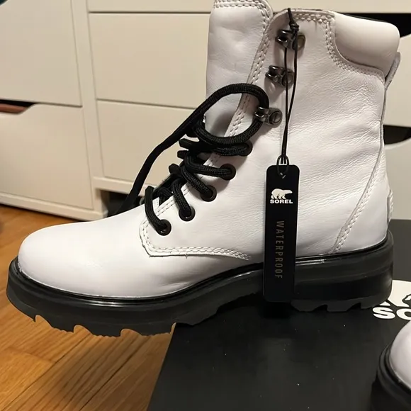 Sorel NEW in box Lennox Lace STKD WP boots Women’s Size 6.5