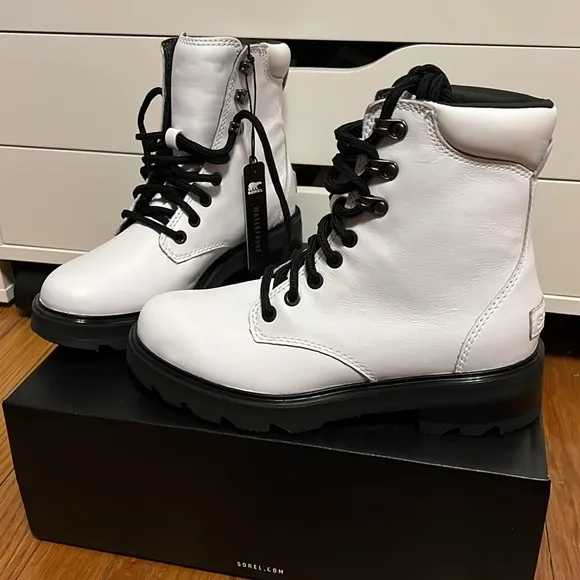 Sorel NEW in box Lennox Lace STKD WP boots Women’s Size 6.5