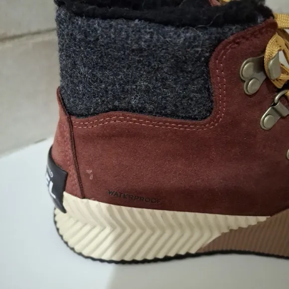 Sorel Out n About Conquest III Suede Waterproof Boots Size 8.5