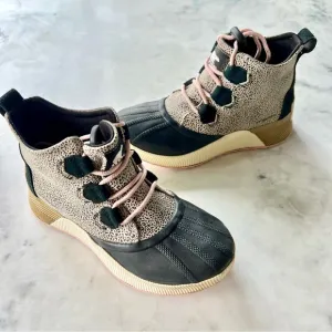 SOREL Out N About Waterproof Classic Girls Boots ~ Size 5Y