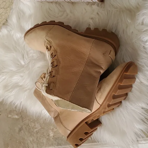 Sorel Phoenix  lux tan short boots size 11