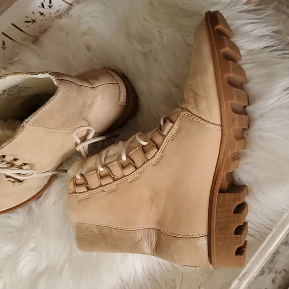 Sorel Phoenix  lux tan short boots size 11