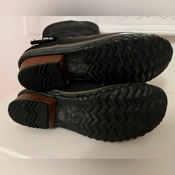 Sorel Suede Boots