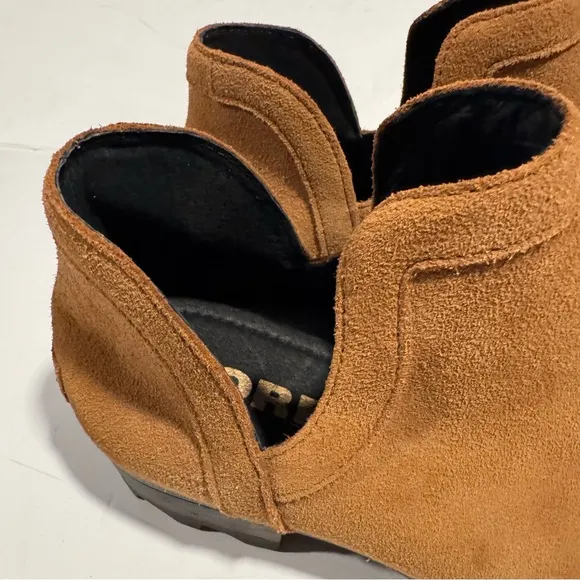 Sorel Tan Ankle Boots with Suede Finish