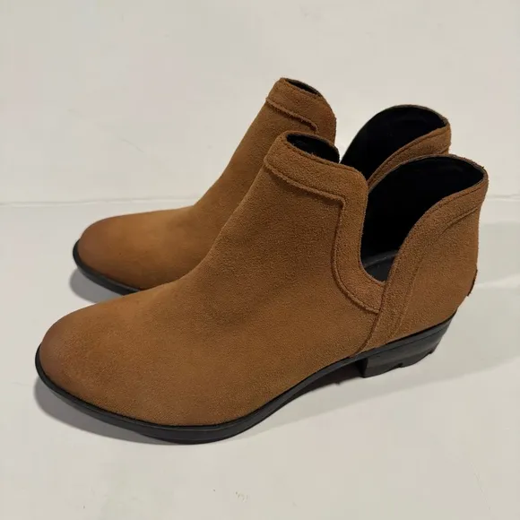 Sorel Tan Ankle Boots with Suede Finish