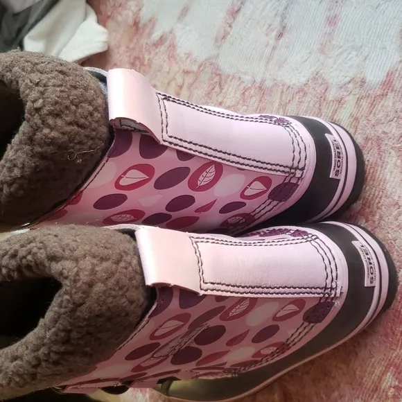 Sorel waterproof girls snow rain  boots pink an purple dots 4