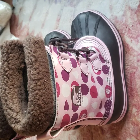 Sorel waterproof girls snow rain  boots pink an purple dots 4