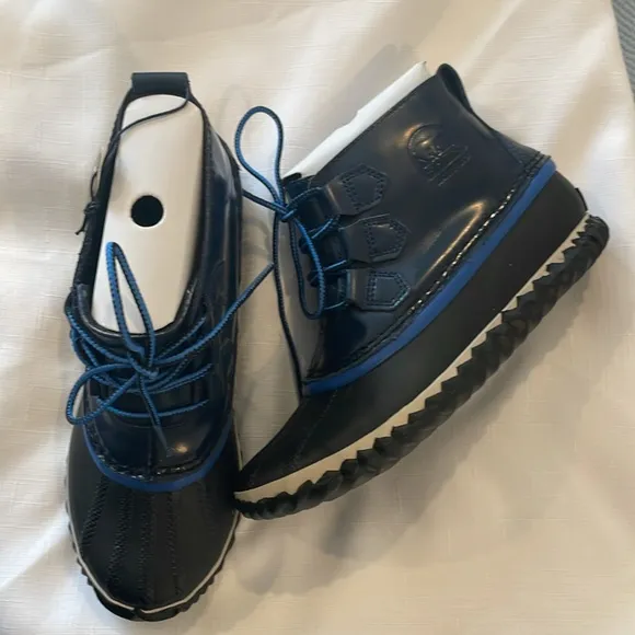 SOREL WATERPROOF OUT N ABOUT ANKLE BOOTS.  SHADES OF BLUE!   NEW IN BOX