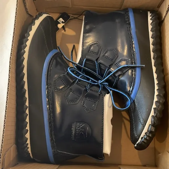 SOREL WATERPROOF OUT N ABOUT ANKLE BOOTS.  SHADES OF BLUE!   NEW IN BOX
