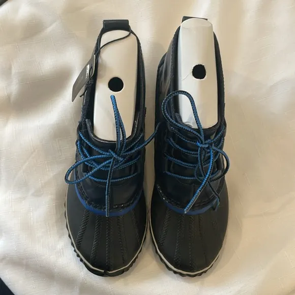SOREL WATERPROOF OUT N ABOUT ANKLE BOOTS.  SHADES OF BLUE!   NEW IN BOX