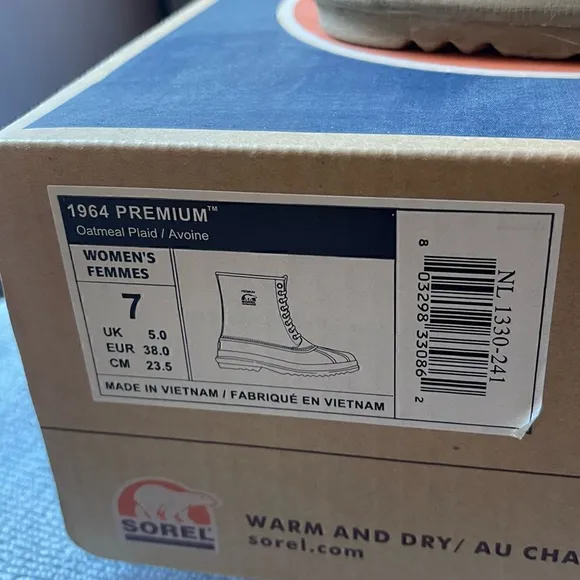 Sorel winter snow boots.