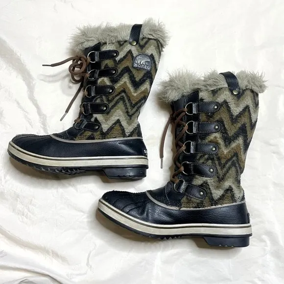 Sorel Womens 8 Tofino Black Chevron Mid Calf Snow Winter Boots Boho Waterproof