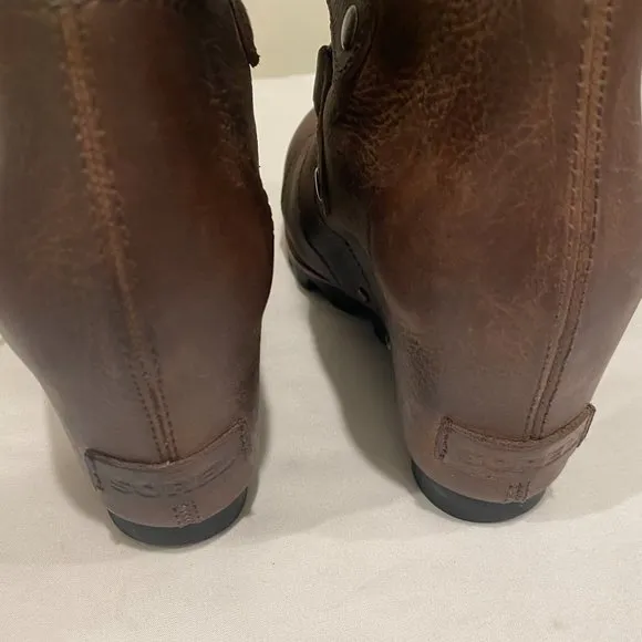 Sorel Women's Brown Leather Joan of Arctic Wedge Waterproof Boots -  US Size 6‎