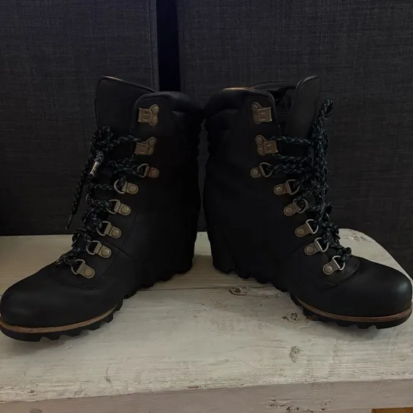 Sorel Women's Conquest Lace Up Wedge Booties Black Size 6