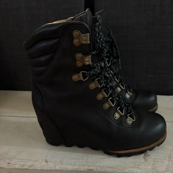 Sorel Women's Conquest Lace Up Wedge Booties Black Size 6