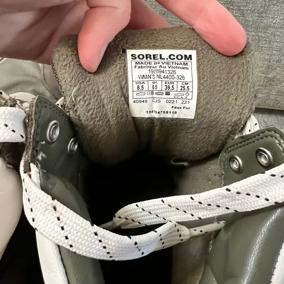 Sorel Women's Kinetic RNEGD Conquest Boot — Waterproof‎ Leather Winter Boots 9.5