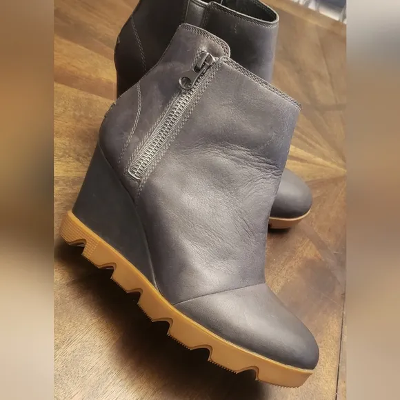 Sorel Women's Waterproof Grey Leather Wedge Ankle Boots - Size 9