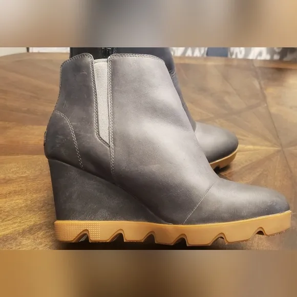Sorel Women's Waterproof Grey Leather Wedge Ankle Boots - Size 9