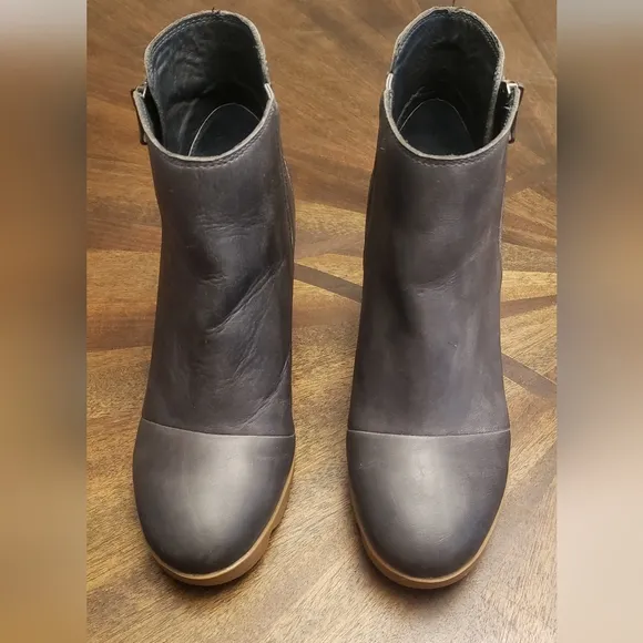 Sorel Women's Waterproof Grey Leather Wedge Ankle Boots - Size 9