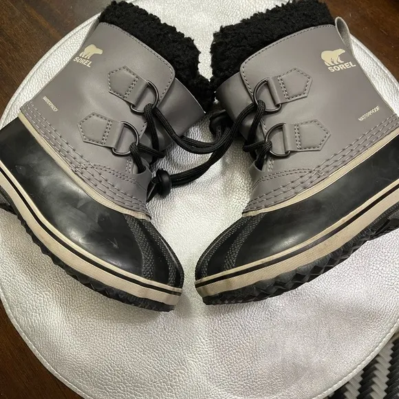 Sorel Yoot Pac Kids Waterproof insulated snow boots SZ 10 QUARRY/BLK