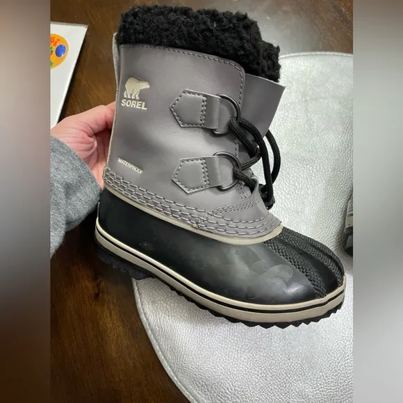 Sorel Yoot Pac Kids Waterproof insulated snow boots SZ 10 QUARRY/BLK