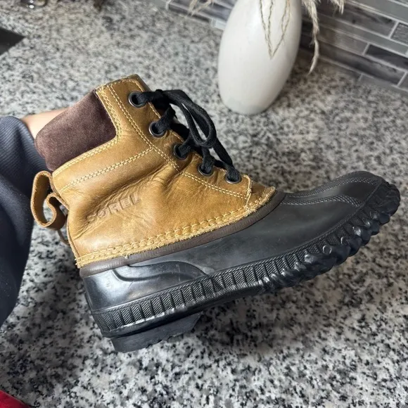 Sorel Youth Cheyanne Boot — Waterproof Winter Boots Size 5