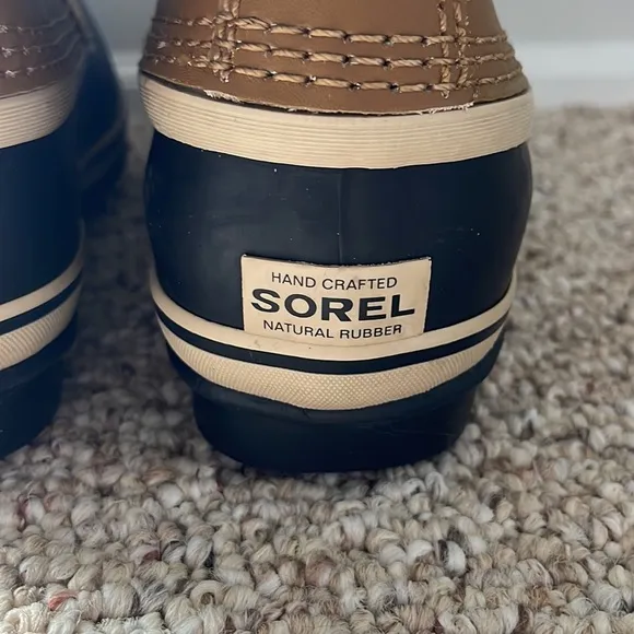 Sorel youth kids Caribou boots size 4