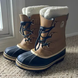 Sorel youth kids Caribou boots size 4
