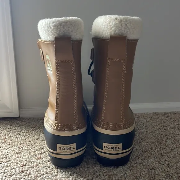 Sorel youth kids Caribou boots size 4