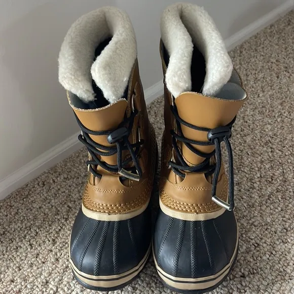 Sorel youth kids Caribou boots size 4