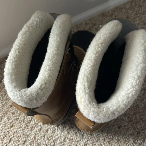 Sorel youth kids Caribou boots size 4