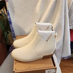 Sorel boots size 8 waterproof NWT