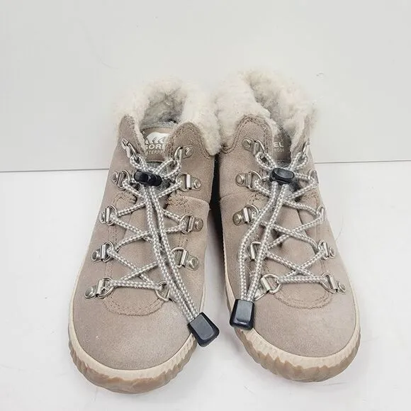 Sorel Kids Out and About Conquest Boots Size 1 Grayish Tan Suede
