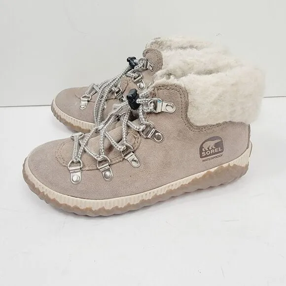 Sorel Kids Out and About Conquest Boots Size 1 Grayish Tan Suede