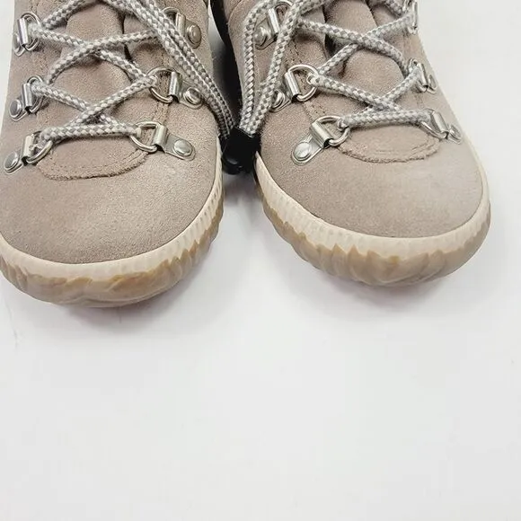 Sorel Kids Out and About Conquest Boots Size 1 Grayish Tan Suede