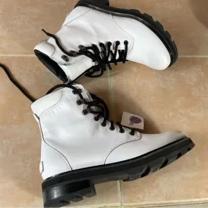 SOREL LEATHER BOOTS WATERPROOF