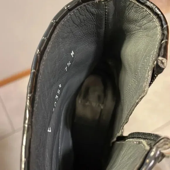 St John woman’s patent leather boots