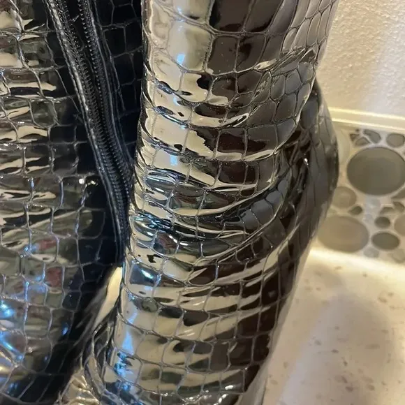 St John woman’s patent leather boots