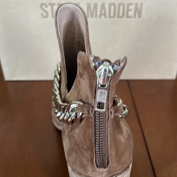 Steve Madden Cedar Suede chain ankle booties
