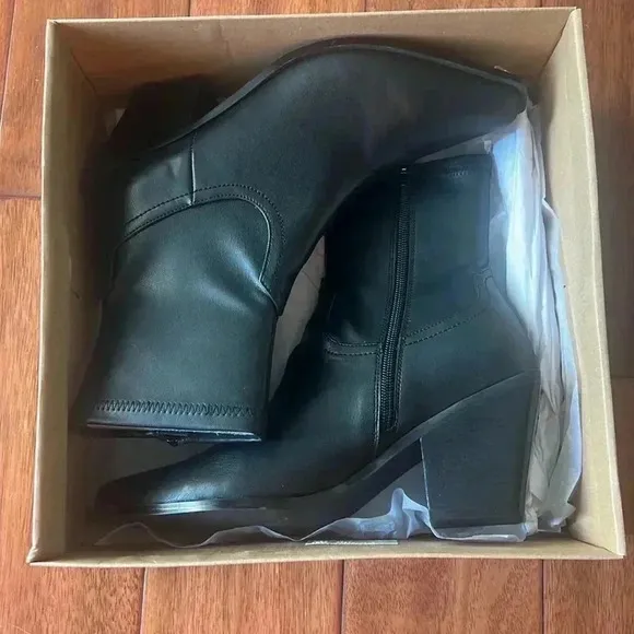 Steve Madden Faux leather black Alecia Western Boots Size 8.5