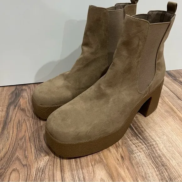 Steve Madden Nude Suede Platform Y2K Chunky Block Heel Boots