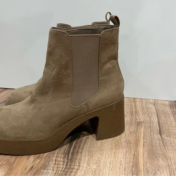 Steve Madden Nude Suede Platform Y2K Chunky Block Heel Boots