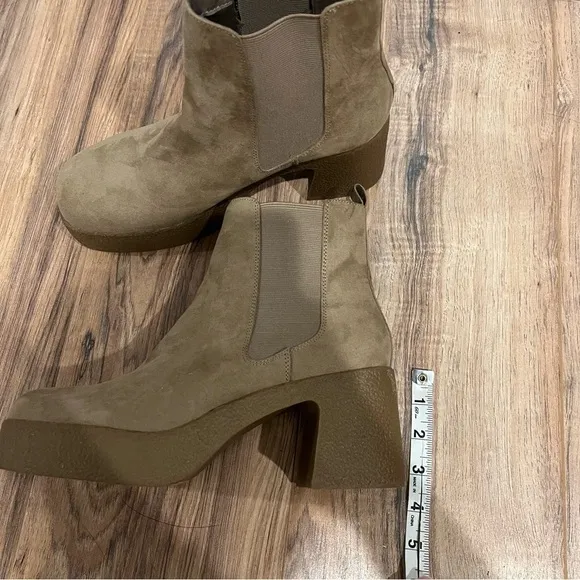 Steve Madden Nude Suede Platform Y2K Chunky Block Heel Boots