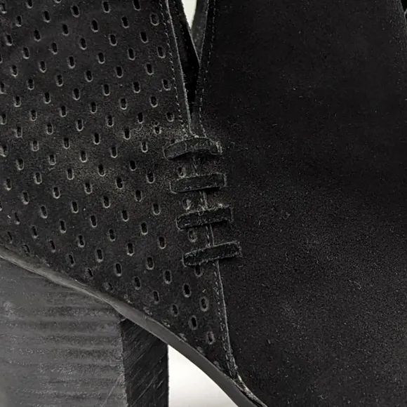 Steve Madden Shepp Perforated Suede Boot Notched Whipstitched Block Heel Black 9