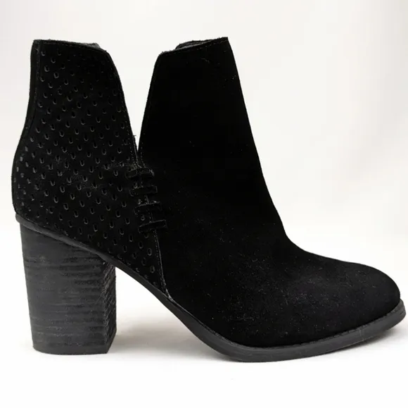 Steve Madden Shepp Perforated Suede Boot Notched Whipstitched Block Heel Black 9