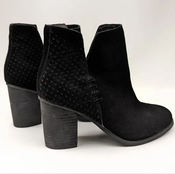 Steve Madden Shepp Perforated Suede Boot Notched Whipstitched Block Heel Black 9